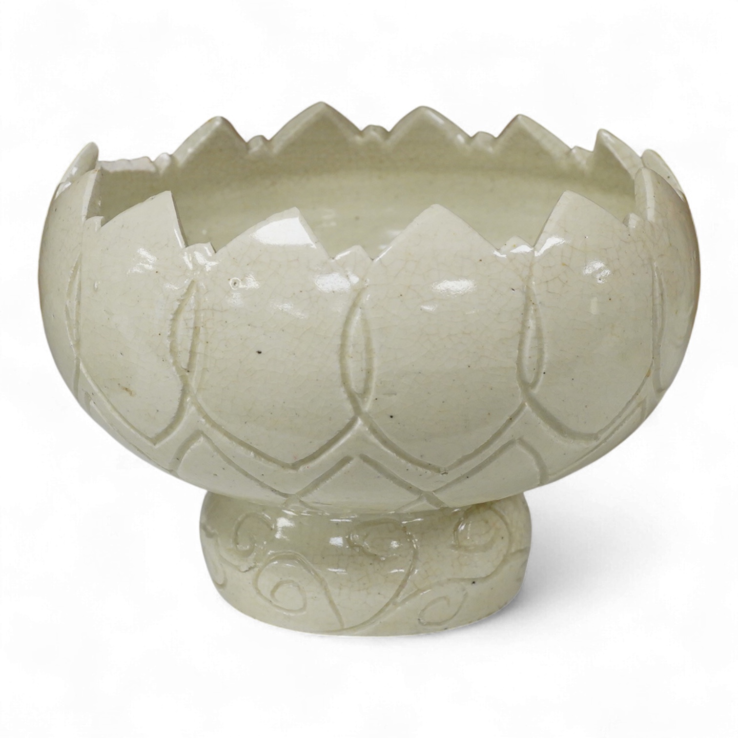 A late 19th century Chinese crackle glaze lotus bowl, 17cm in diameter